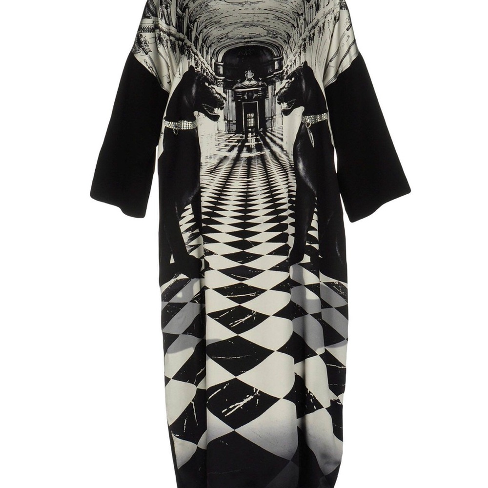 Elegant Black and White Graphic Dress